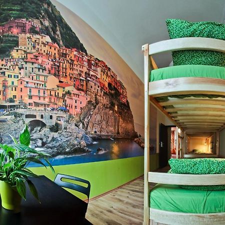 Poco Loco Hostel Познань Экстерьер фото