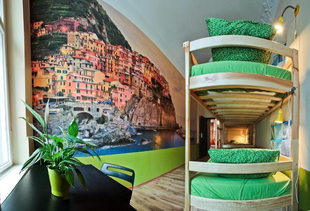 Poco Loco Hostel Познань Экстерьер фото