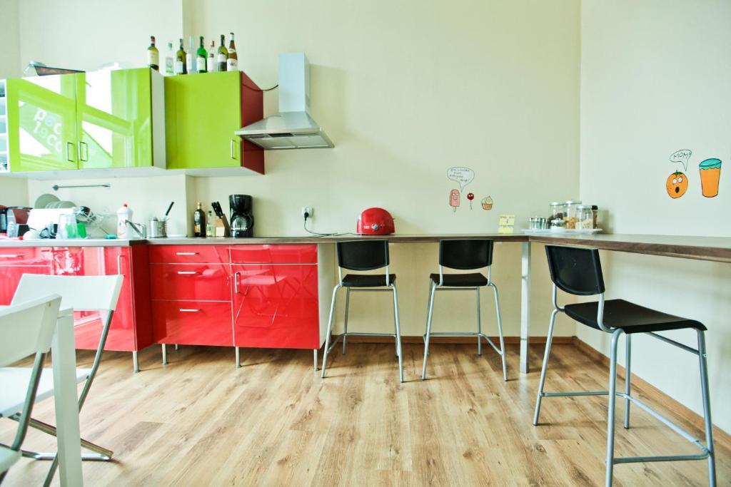 Poco Loco Hostel Познань Экстерьер фото