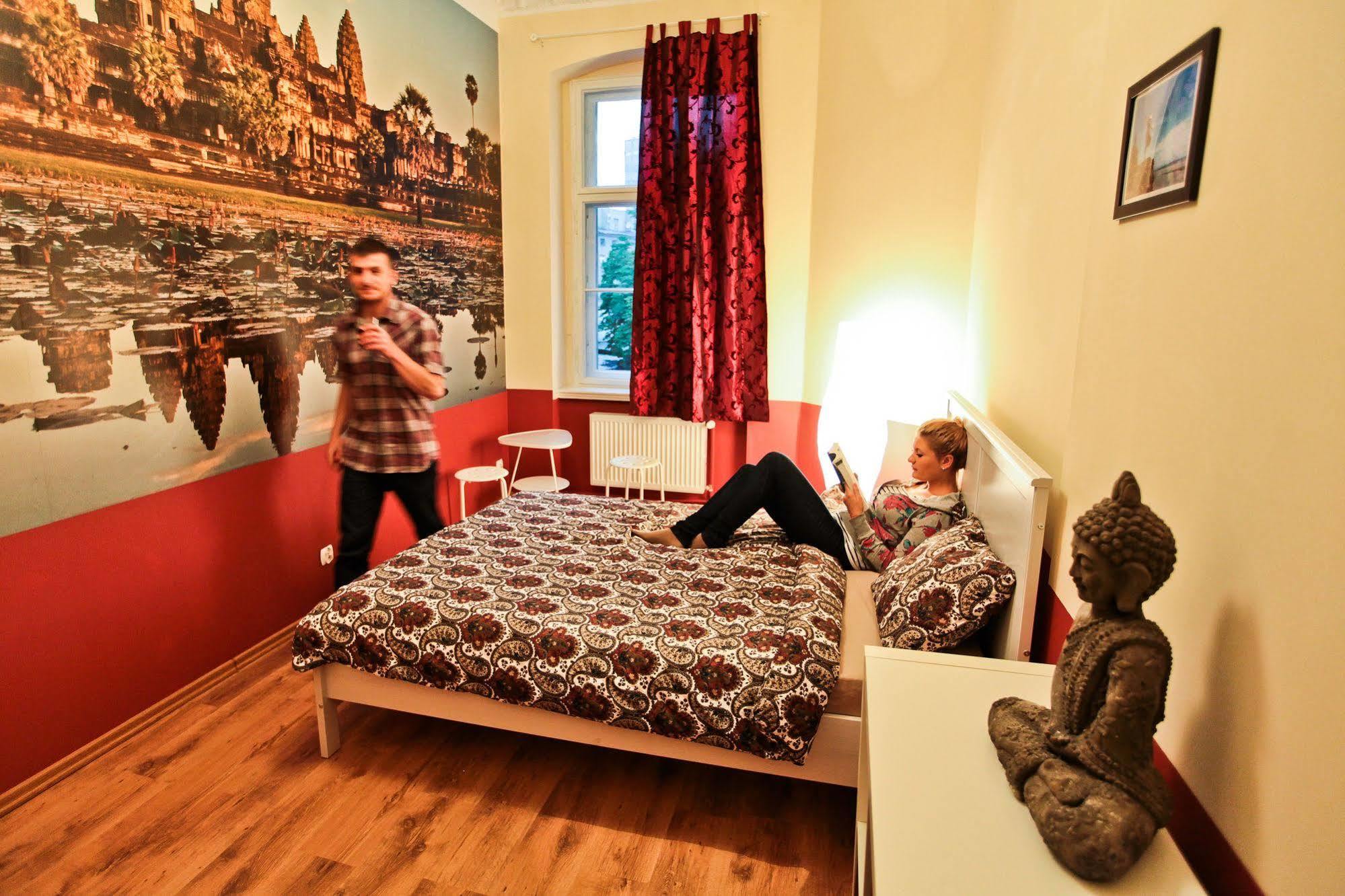 Poco Loco Hostel Познань Экстерьер фото