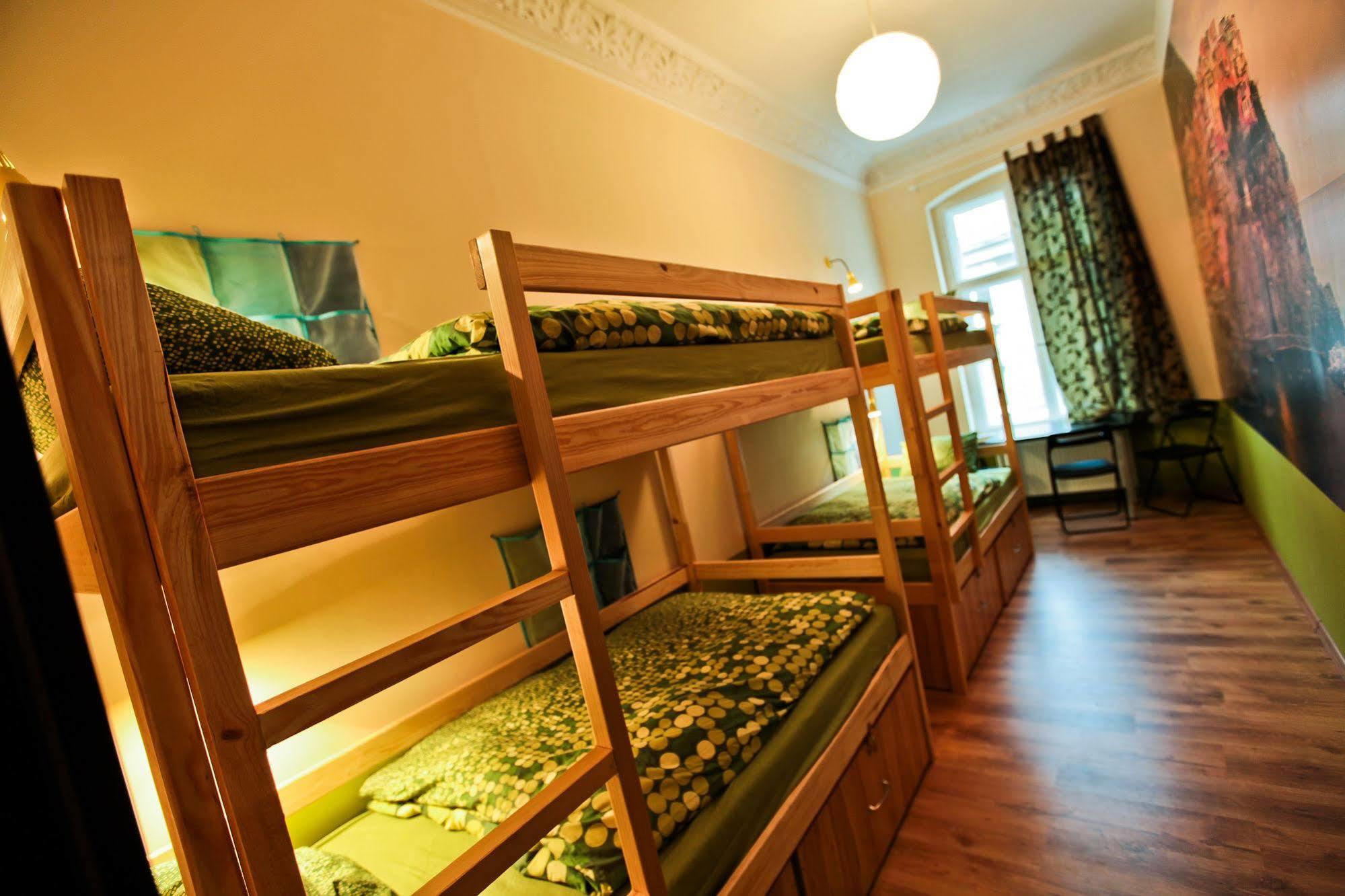 Poco Loco Hostel Познань Экстерьер фото