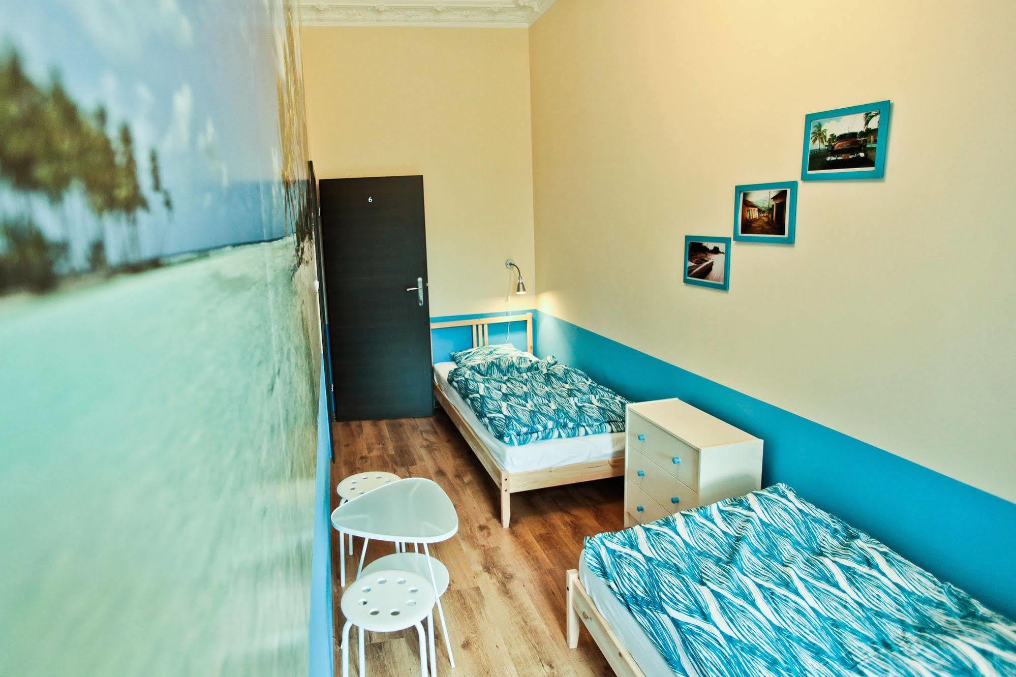 Poco Loco Hostel Познань Экстерьер фото