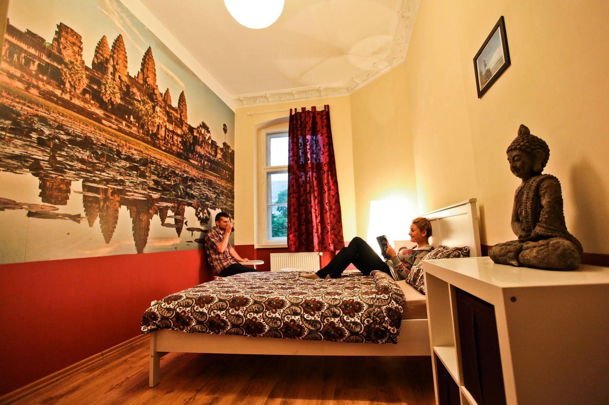 Poco Loco Hostel Познань Экстерьер фото