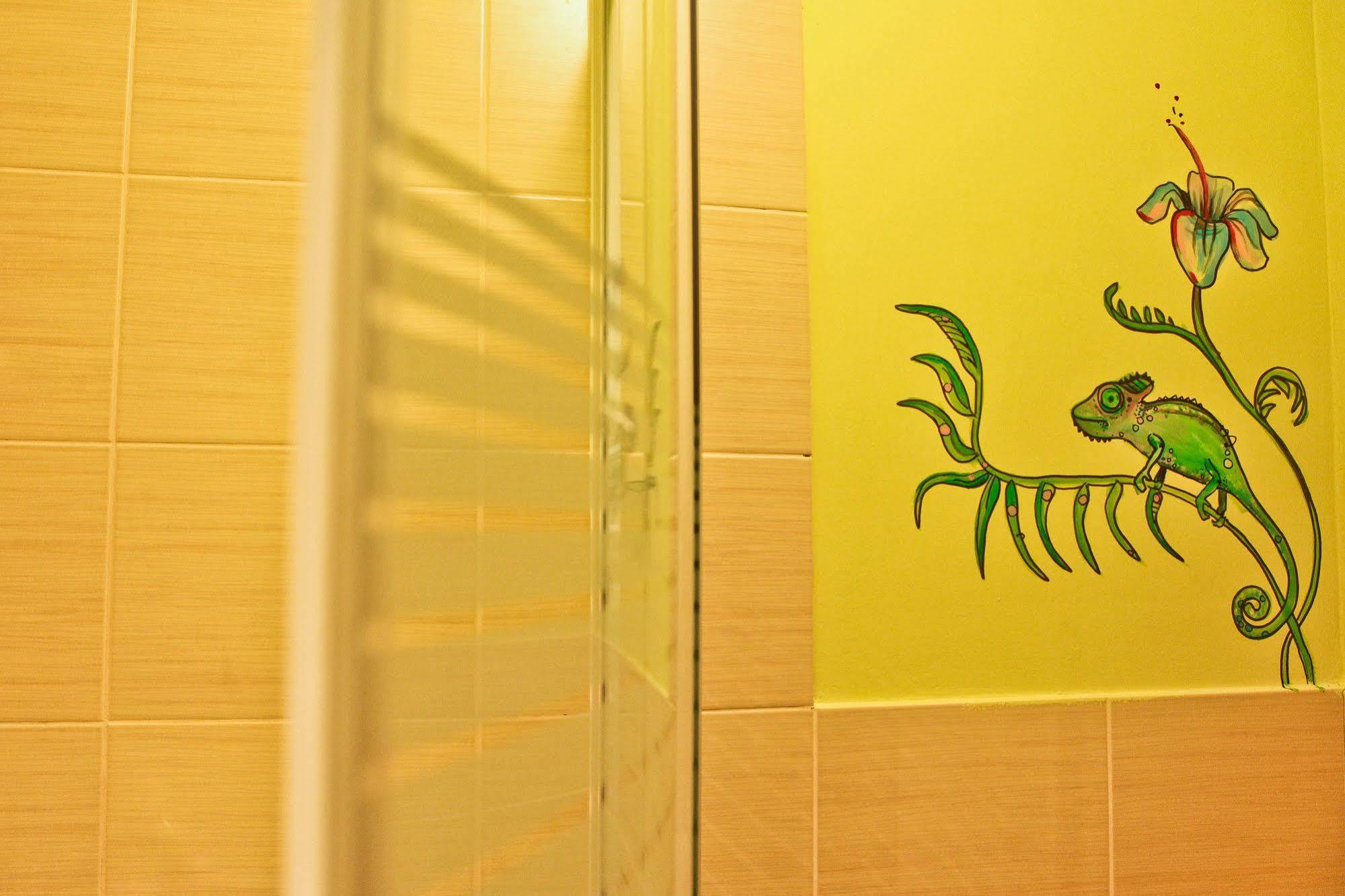 Poco Loco Hostel Познань Экстерьер фото
