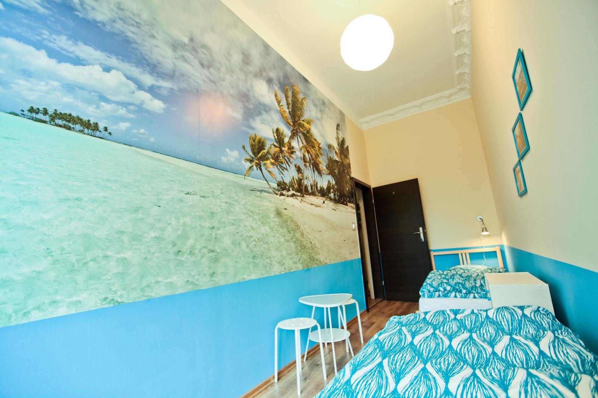 Poco Loco Hostel Познань Экстерьер фото