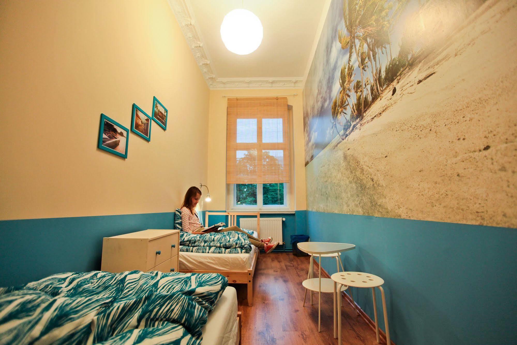 Poco Loco Hostel Познань Экстерьер фото