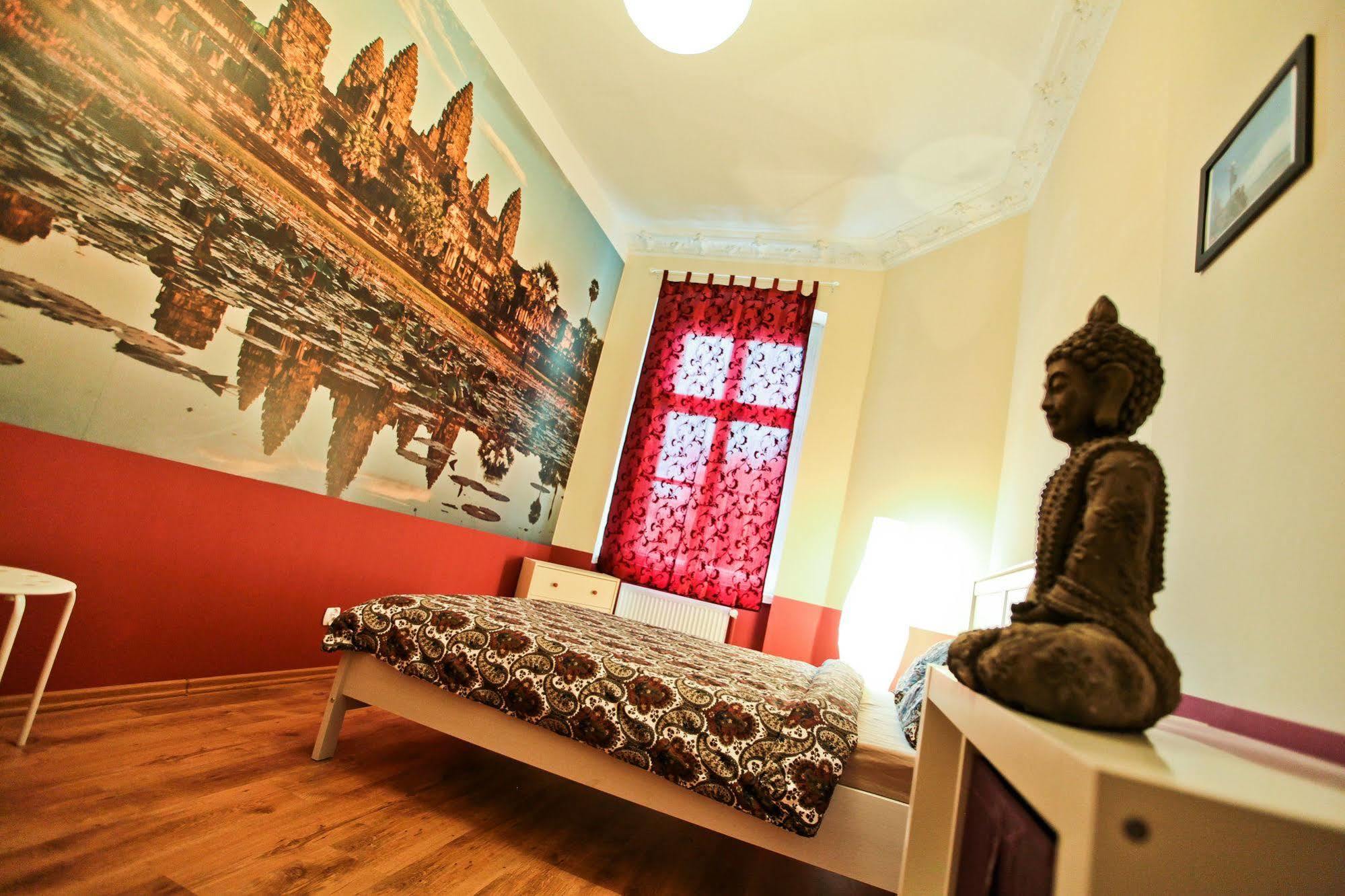 Poco Loco Hostel Познань Экстерьер фото