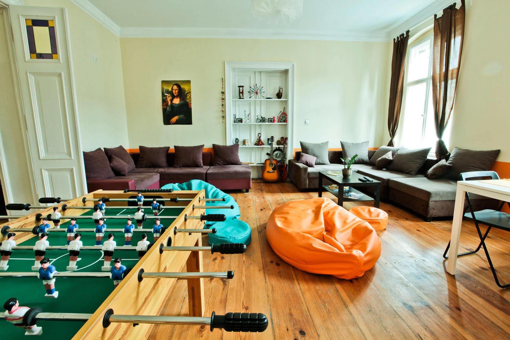 Poco Loco Hostel Познань Экстерьер фото