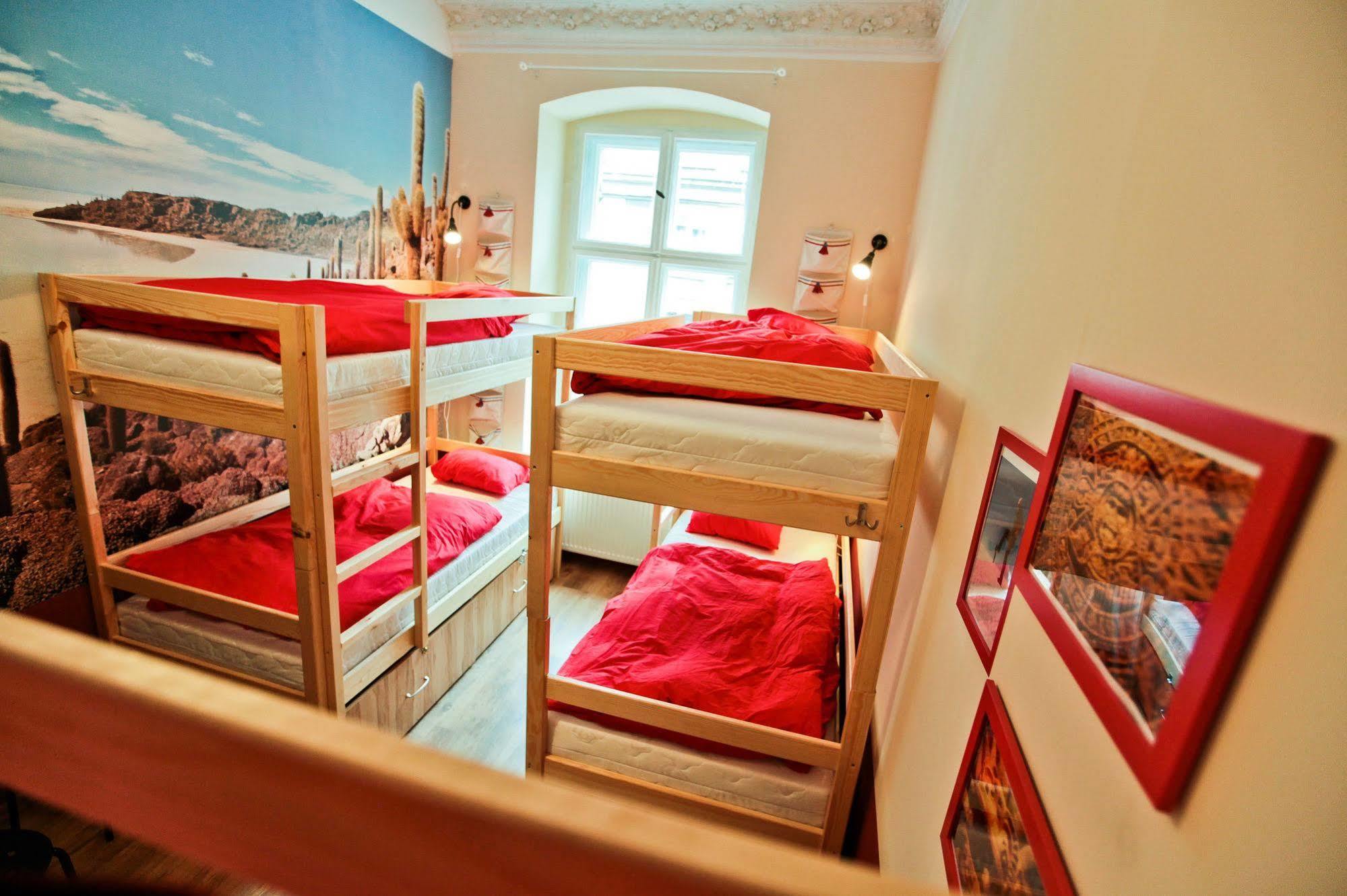 Poco Loco Hostel Познань Экстерьер фото