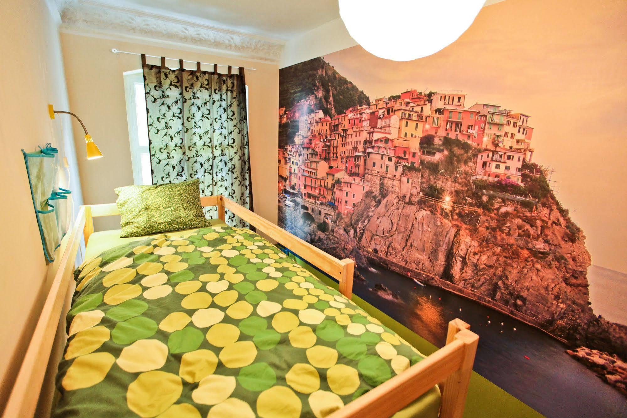 Poco Loco Hostel Познань Экстерьер фото