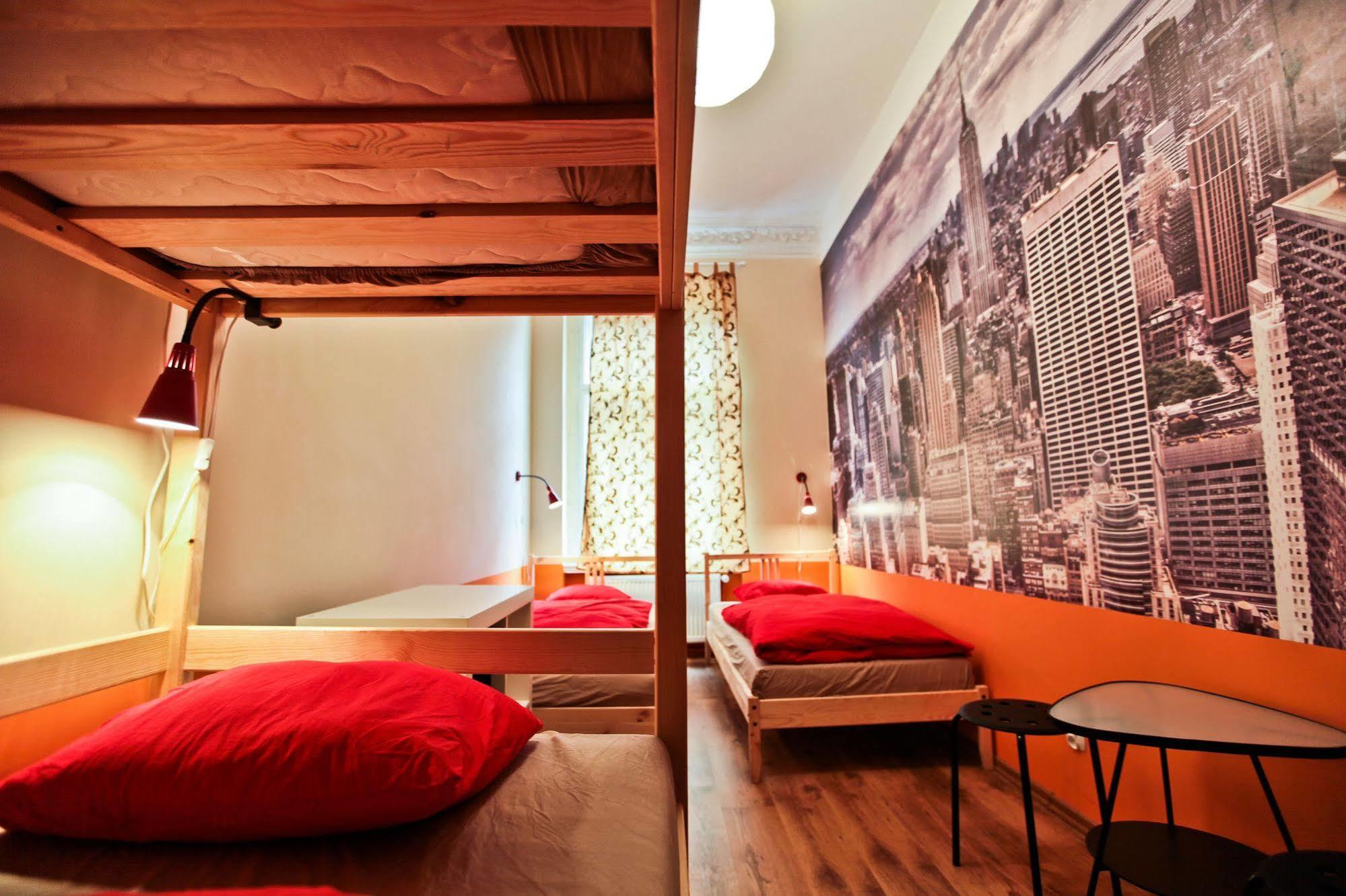Poco Loco Hostel Познань Экстерьер фото