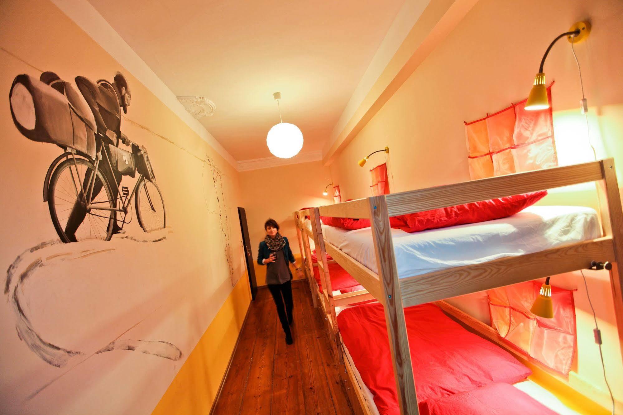 Poco Loco Hostel Познань Экстерьер фото