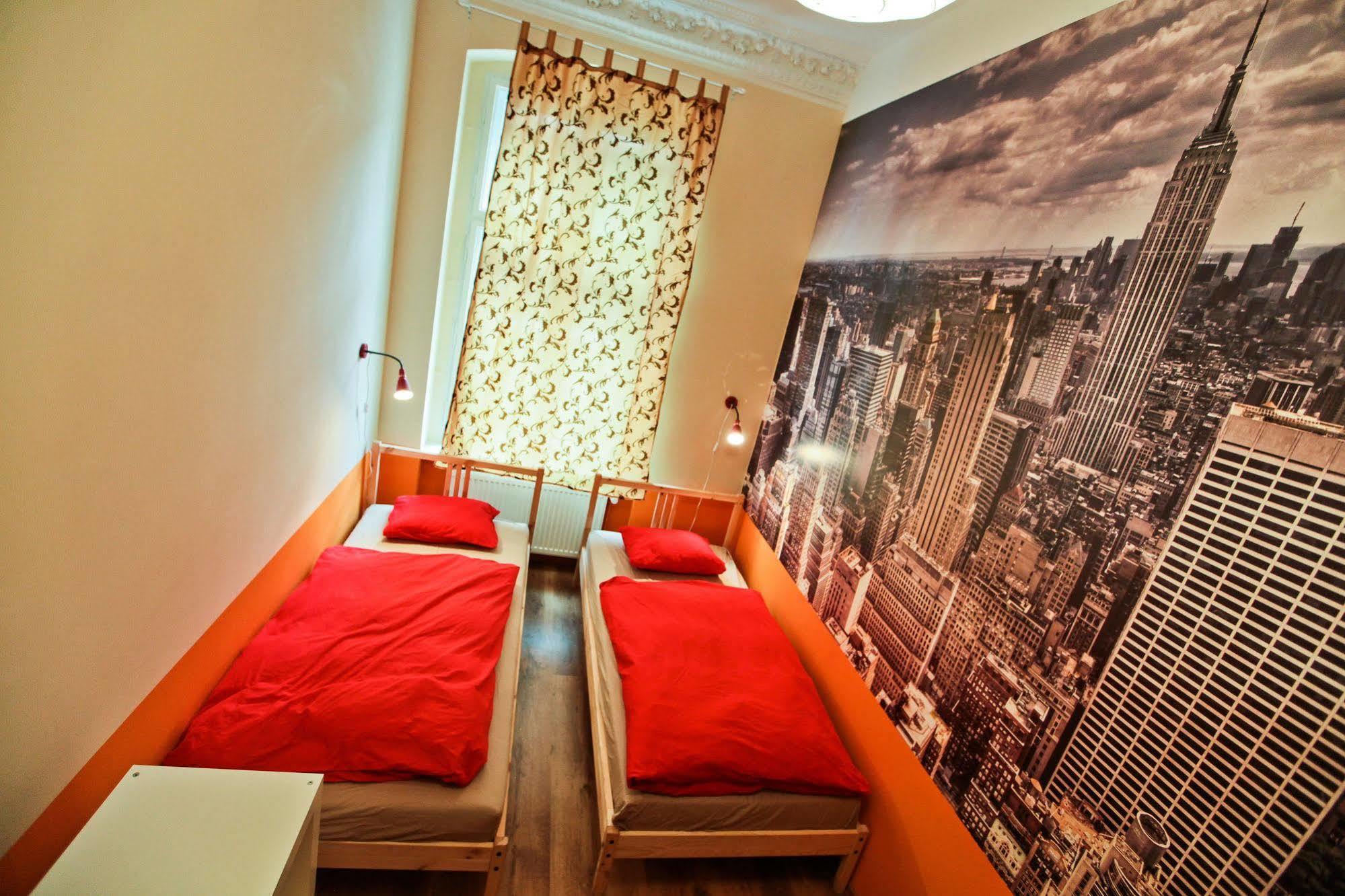 Poco Loco Hostel Познань Экстерьер фото